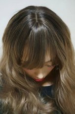 画像12: 【SALE】斜め分け毛先グラデーション染め☆リラックスウェーブロング【根元黒mix×ココナッツベージュ×毛先グリーングラデーション】　 (12)
