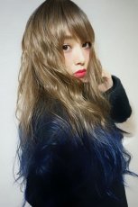 画像13: 《SALE》斜め分け毛先グラデーション染め☆リラックスウェーブロング【根元黒mix×ココナッツベージュ×毛先インディゴブルー】　 (13)