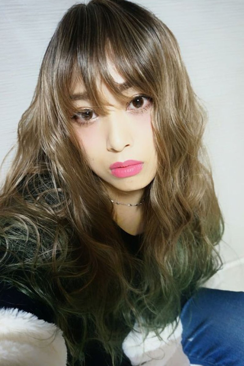 画像18: 【SALE】斜め分け毛先グラデーション染め☆リラックスウェーブロング【根元黒mix×ココナッツベージュ×毛先グリーングラデーション】　 (18)