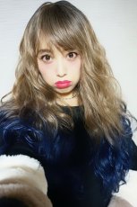 画像16: 《SALE》斜め分け毛先グラデーション染め☆リラックスウェーブロング【根元黒mix×ココナッツベージュ×毛先インディゴブルー】　 (16)
