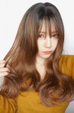 画像15: front lace wig☆シースルーエアリーバングウォームウェーブロング【根元黒染め×ショコラベージュ】 (15)