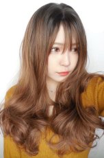 画像13: front lace wig☆シースルーエアリーバングウォームウェーブロング【根元黒染め×ショコラベージュ】 (13)