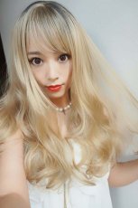 画像14: 【SALE】I型つむじ☆斜め分けランダムゆる巻きウェーブロング【根元黒mix×ミルクティゴールド】　 (14)
