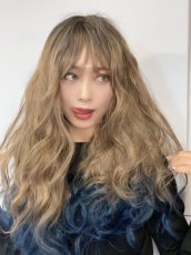 画像8: 《SALE》斜め分け毛先グラデーション染め☆リラックスウェーブロング【根元黒mix×ココナッツベージュ×毛先インディゴブルー】　 (8)