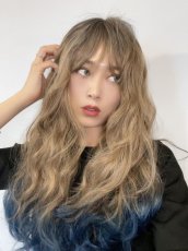 画像7: 《SALE》斜め分け毛先グラデーション染め☆リラックスウェーブロング【根元黒mix×ココナッツベージュ×毛先インディゴブルー】　 (7)