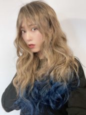 画像6: 《SALE》斜め分け毛先グラデーション染め☆リラックスウェーブロング【根元黒mix×ココナッツベージュ×毛先インディゴブルー】　 (6)
