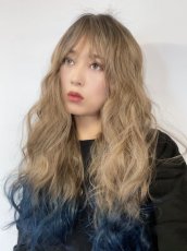 画像9: 《SALE》斜め分け毛先グラデーション染め☆リラックスウェーブロング【根元黒mix×ココナッツベージュ×毛先インディゴブルー】　 (9)
