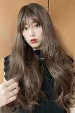 画像9: I型つむじ☆斜め分けランダムゆる巻きウェーブロング【根元黒mix×マロンブラウン】　 (9)