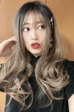 画像8: ふかし加工☆オルチャン風シースルーバングフェミニンカールロング【根元黒染め×シフォンベージュ】 (8)