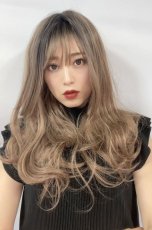 画像5: ふかし加工☆オルチャン風シースルーバングフェミニンカールロング【根元黒染め×シフォンベージュ】 (5)