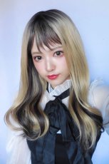 画像6: 【SALE】ふかし加工☆フリンジバング＆サイドインナーカラーゆるカールロング【根元黒染めミルキーゴールド×インナーカラー002R】 (6)