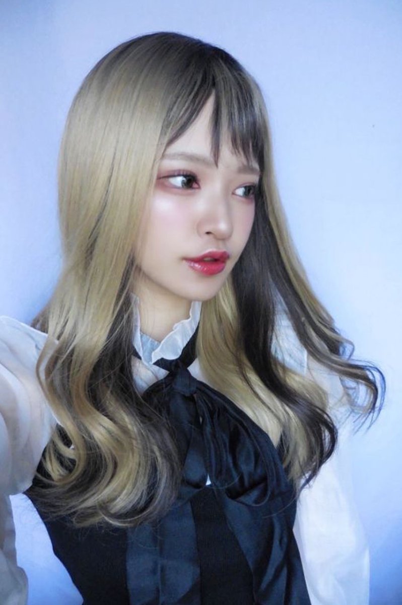 画像5: 【SALE】ふかし加工☆フリンジバング＆サイドインナーカラーゆるカールロング【根元黒染めミルキーゴールド×インナーカラー002R】 (5)