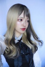 画像5: 【SALE】ふかし加工☆フリンジバング＆サイドインナーカラーゆるカールロング【根元黒染めミルキーゴールド×インナーカラー002R】 (5)