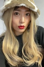 画像13: 【SALE】ふかし加工☆フリンジバング＆サイドインナーカラーゆるカールロング【根元黒染めミルキーゴールド×インナーカラー002R】 (13)