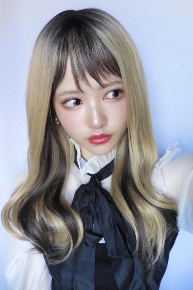 画像7: 【SALE】ふかし加工☆フリンジバング＆サイドインナーカラーゆるカールロング【根元黒染めミルキーゴールド×インナーカラー002R】 (7)