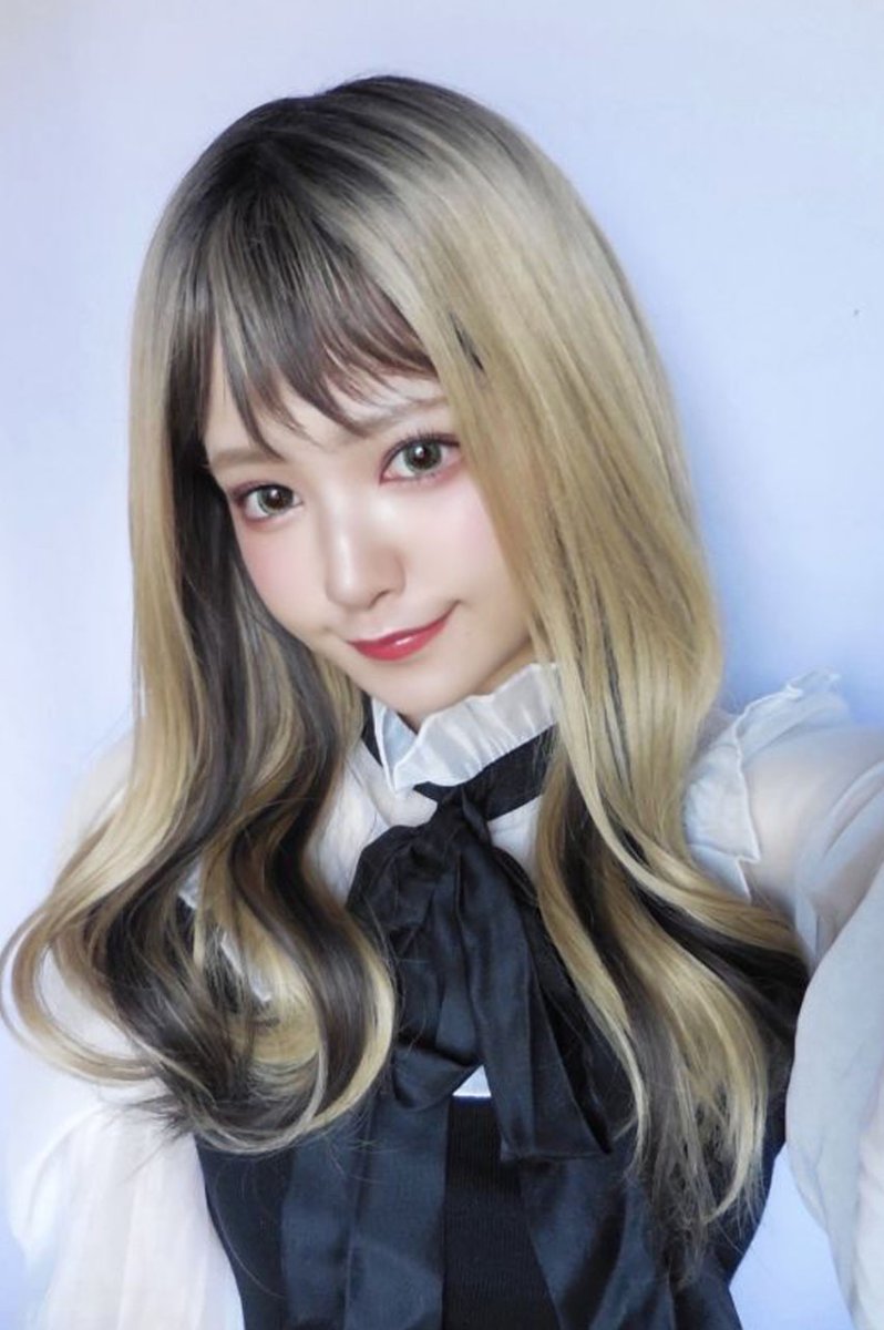 画像2: 【SALE】ふかし加工☆フリンジバング＆サイドインナーカラーゆるカールロング【根元黒染めミルキーゴールド×インナーカラー002R】 (2)