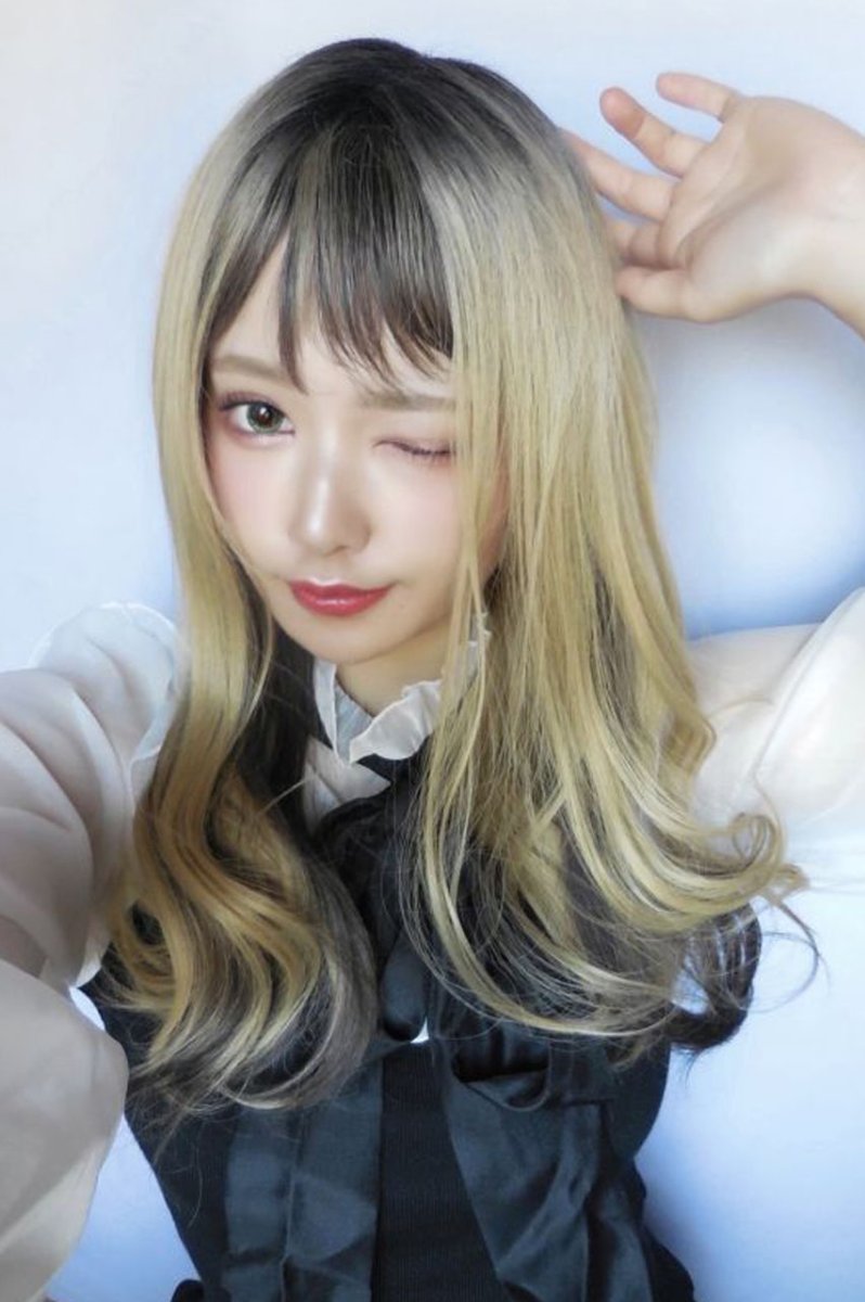 画像3: 【SALE】ふかし加工☆フリンジバング＆サイドインナーカラーゆるカールロング【根元黒染めミルキーゴールド×インナーカラー002R】 (3)