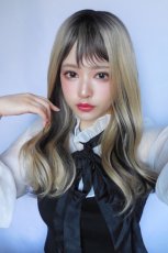 画像4: 【SALE】ふかし加工☆フリンジバング＆サイドインナーカラーゆるカールロング【根元黒染めミルキーゴールド×インナーカラー002R】 (4)