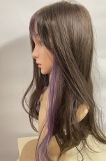 画像18: ふかし加工☆フリンジバング＆サイドインナーカラーゆるカールロング【002R×インナーカラーアッシュグレープパープル】 (18)