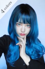 画像1: 《SALE》ふかし加工☆オルチャン風シースルーバングフェミニンカールロング【根元黒染め×ピーコック・グリーン×マゼラン・ブルー】 (1)