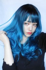 画像4: 《SALE》ふかし加工☆オルチャン風シースルーバングフェミニンカールロング【根元黒染め×ピーコック・グリーン×マゼラン・ブルー】 (4)