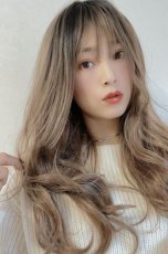 画像13: ふかし加工☆オルチャン風シースルーバングフェミニンカールロング【根元黒染め×シフォンベージュ】 (13)