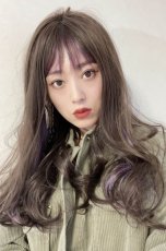 画像2: ふかし加工☆フリンジバング＆サイドインナーカラーゆるカールロング【002R×インナーカラーアッシュグレープパープル】 (2)