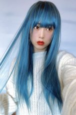 画像2: 【SALE】幅広つむじ☆ぱっつん前髪ブラントカットストレートロング【根元ブラックmix×ピーコック・グリーン×マゼラン・ブルー】　　 (2)