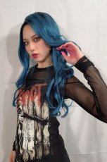 画像9: 【SALE】ふかし加工☆ヌーディカジュアルウェーブロング【根元黒染め×ピーコック・グリーン×マゼラン・ブルー】 (9)