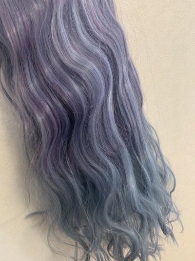 画像2: 【SALE】幅広つむじ☆切りっぱなしヴェールウェーブロング【根元黒mix×ビビッドレインボー×くすみブルー】