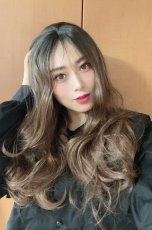 画像11: front lace wig☆シースルーエアリーバングウォームウェーブロング【根元黒染め×ショコラベージュ】 (11)
