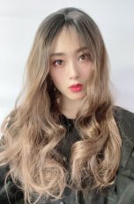 画像6: front lace wig☆シースルーエアリーバングウォームウェーブロング【根元黒染め×ショコラベージュ】 (6)