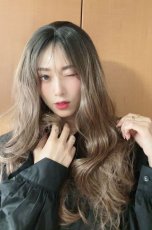 画像8: front lace wig☆シースルーエアリーバングウォームウェーブロング【根元黒染め×ショコラベージュ】 (8)