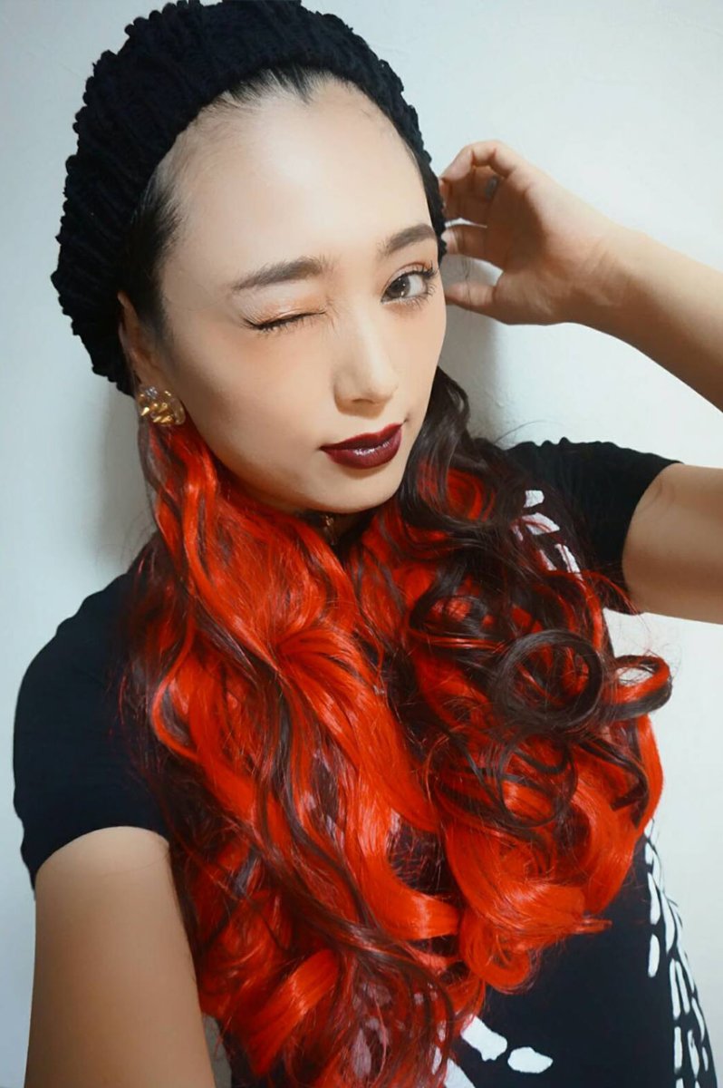 画像2: 《税抜き6900円お買い上げのお客様プレゼント》襟足ウィッグ☆グラデーション2トーンゆるカールロング【全２色】 (2)