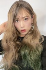 画像2: 【SALE】斜め分け毛先グラデーション染め☆リラックスウェーブロング【根元黒mix×ココナッツベージュ×毛先グリーングラデーション】　 (2)