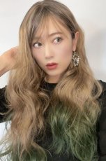 画像3: 【SALE】斜め分け毛先グラデーション染め☆リラックスウェーブロング【根元黒mix×ココナッツベージュ×毛先グリーングラデーション】　 (3)