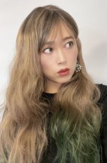 画像6: 【SALE】斜め分け毛先グラデーション染め☆リラックスウェーブロング【根元黒mix×ココナッツベージュ×毛先グリーングラデーション】　 (6)
