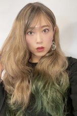 画像5: 【SALE】斜め分け毛先グラデーション染め☆リラックスウェーブロング【根元黒mix×ココナッツベージュ×毛先グリーングラデーション】　 (5)