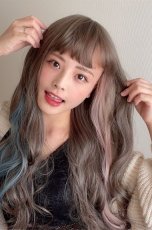 画像3: 【SALE】眉上バング☆姫カット☆ロリータゆるウェーブロング【スモーキーグレージュ×インナーカラーブルー＆ピンク】 (3)