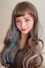 画像2: 【SALE】眉上バング☆姫カット☆ロリータゆるウェーブロング【スモーキーグレージュ×インナーカラーブルー＆ピンク】 (2)