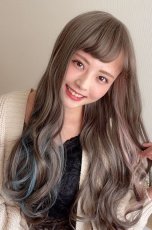 画像4: 【SALE】眉上バング☆姫カット☆ロリータゆるウェーブロング【スモーキーグレージュ×インナーカラーブルー＆ピンク】 (4)
