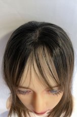 画像16: front lace wig☆エアリーバングCカールロブ【根元黒染め×キャラメルベージュ】 (16)