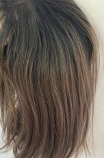 画像20: front lace wig☆エアリーバングCカールロブ【根元黒染め×キャラメルベージュ】 (20)