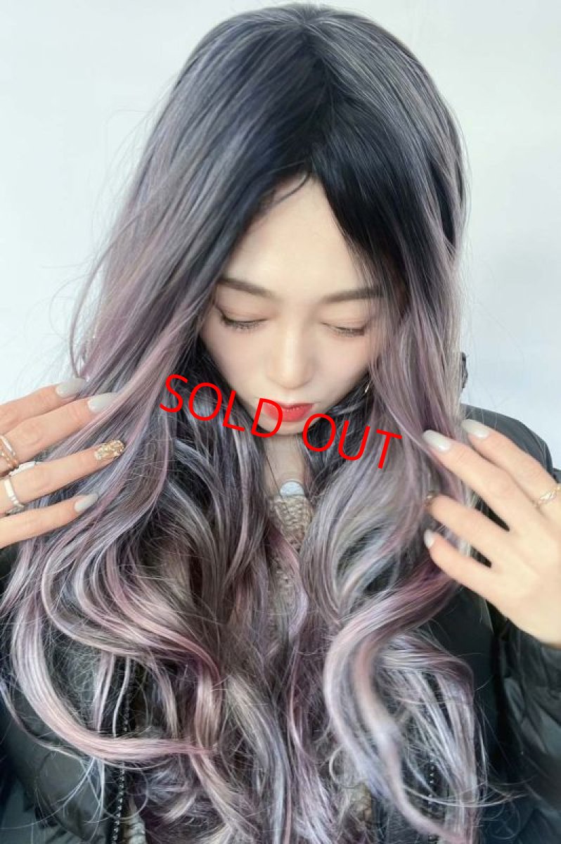 画像10: 【SALE】幅広つむじ☆産毛付き☆抜け感大人グラムウェーブロング【根元黒染め×ラベンダー×ダークグレー】 (10)