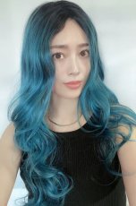 画像5: 【SALE】ふかし加工☆ヌーディカジュアルウェーブロング【根元黒染め×ピーコック・グリーン×マゼラン・ブルー】 (5)