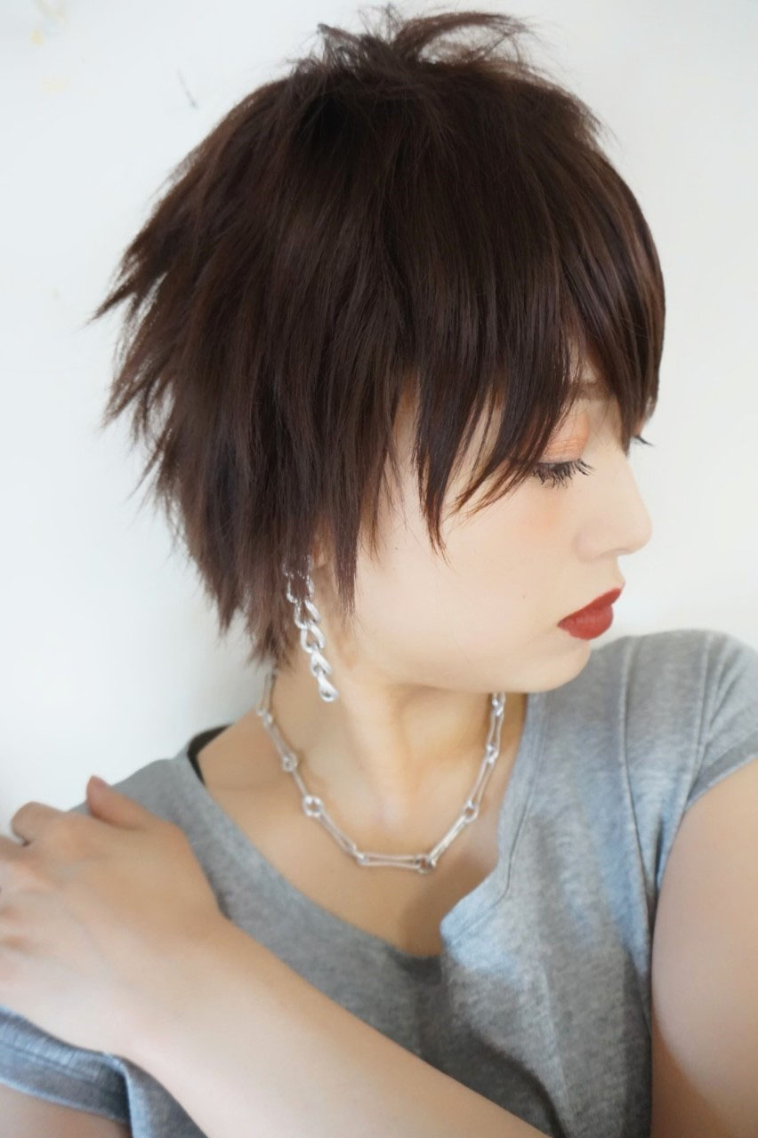 ボーイッシュなベリーショートのスタイルで軽さと爽やかさが抜群なショートウィッグはsugarcranzにお任せ