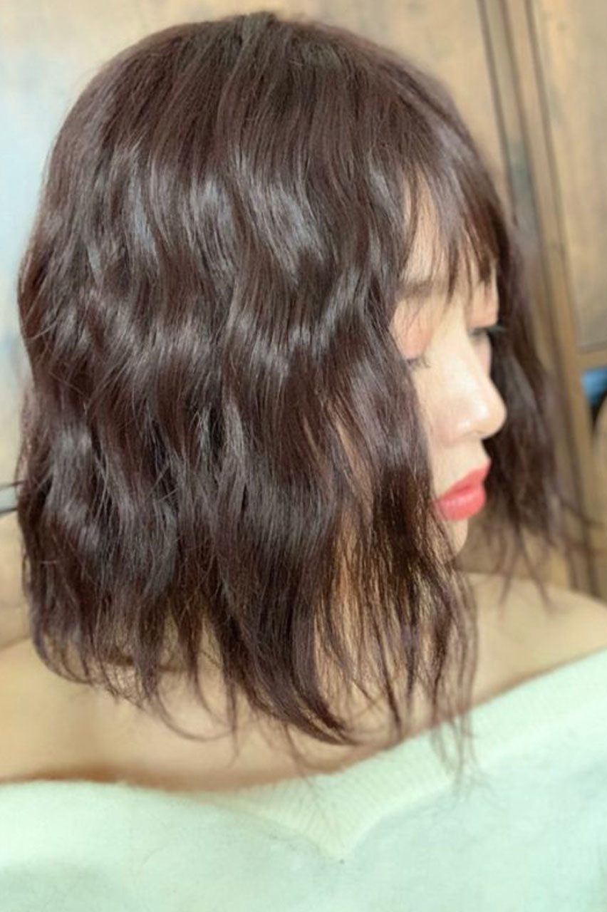 抜け感のある脱力ウェーブが可愛いウィッグ 自然でお洒落なヘアスタイルが叶うウィッグはシュガークランツにお任せ