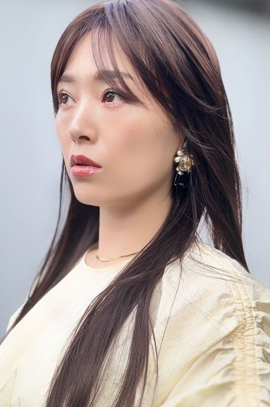 さらさらストーレートで女性らしさ満点の王道スタイルは